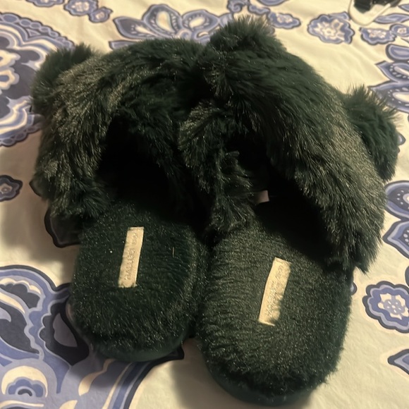 Halluci slippers size 7/8 - Picture 2 of 3